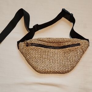 Apostrophe Woven Straw Waist Fanny Pack